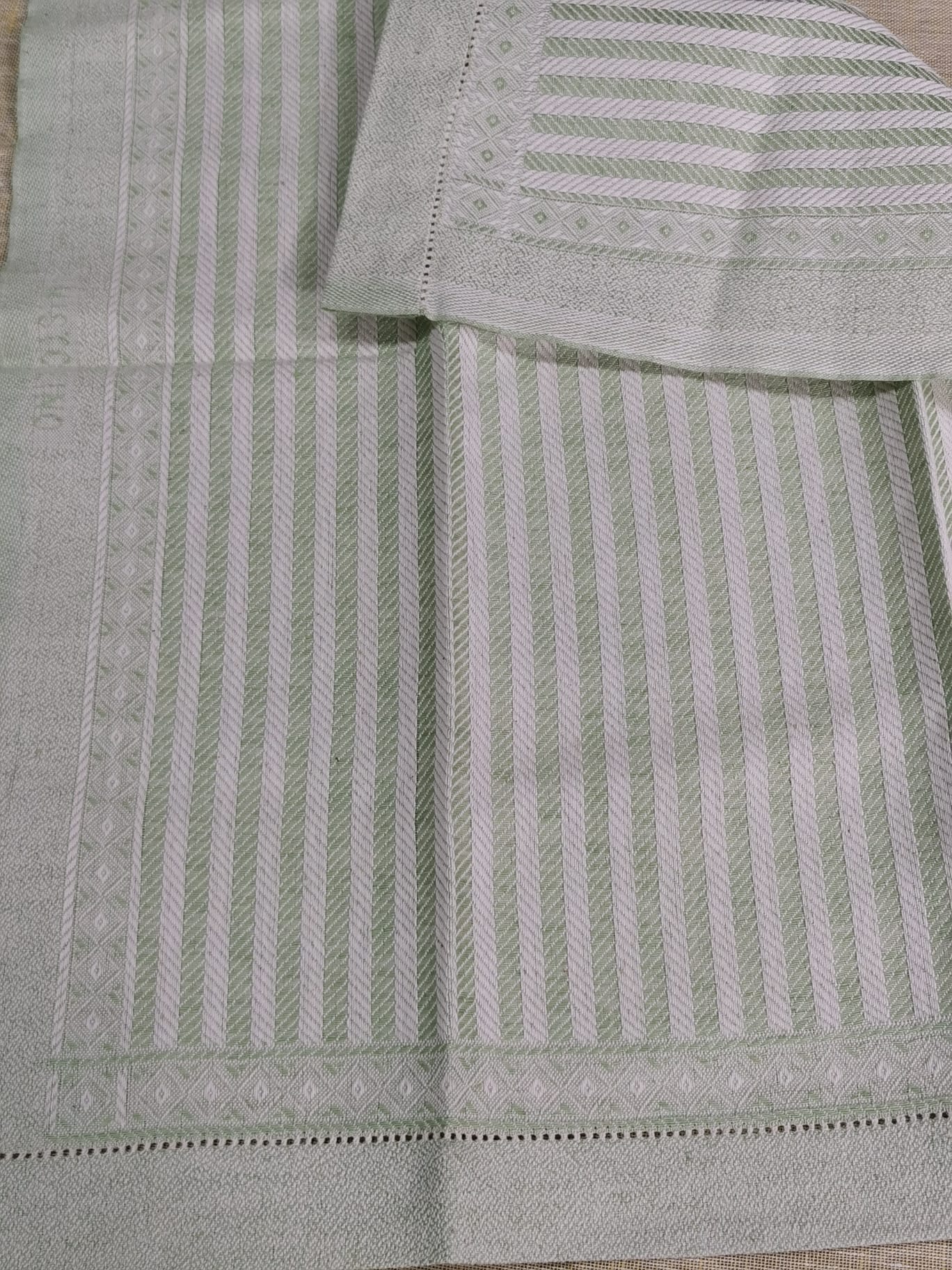 GUEST TOWEL IRIS LINEN BLEND